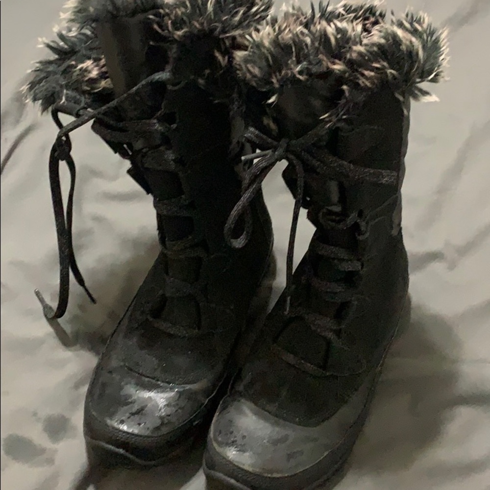 Women’s North Face boots size 9